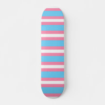 Trans-Flaggenmuster auf Skateboard