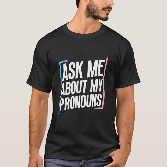 Trans Pride Trans Flag Transgender Pronouns T-Shirt (Vorderseite)