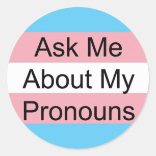 Trans Pronoun Stickers: Frag mir Runder Aufkleber