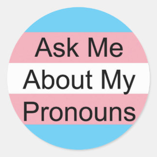 Trans Pronoun Stickers: Frag mir Runder Aufkleber