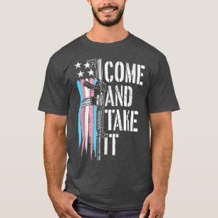 Transgender kommen und nehmen es sich mit Artikel  T-Shirt