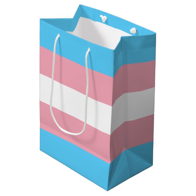 Transgender-Pride-Markierung Mittlere Geschenktüte (Vorderseite Schrägansicht)