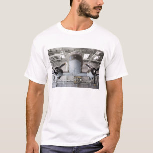 Transportflugzeug C-47 Dakota aus dem Zweiten Welt T-Shirt