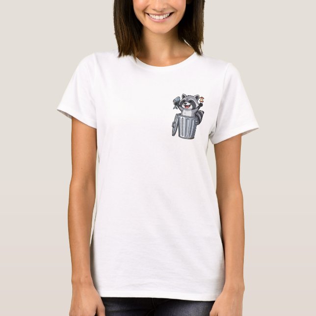 Trash Treasure Triumph – Cheerful Raccoon Cartoon T-Shirt (Vorderseite)