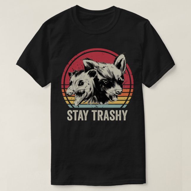 Trashy Possum und Raccoon bleibe T-Shirt (Design vorne)