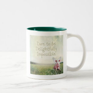 Trau dich, ein entzückend unmöglicher fliegender S Zweifarbige Tasse