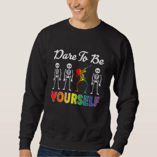 Trau Dich Selbst Zu Sein Dabbing Skelett Süß LGBT Sweatshirt
