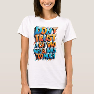Traue keiner Katze, die zu viel blinzelt T-Shirt