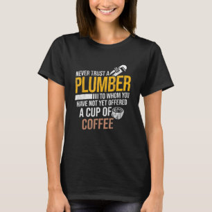 Trauen Sie sich nie, dass Ihnen Kaffee-Klempnerei  T-Shirt