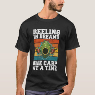 Träume einen Karpfen nach dem anderen Fangen beim T-Shirt