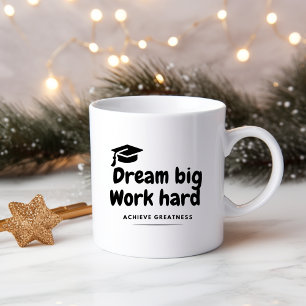 Träume groß. Arbeite fleißig. Erzielen von Größe Tasse