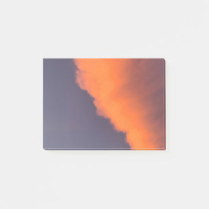 Träumende, magische Wolken in traumhaften, magisch Post-it Klebezettel