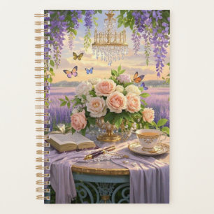 Träumende, sanfte Szene einer üppigen, floralen Planer