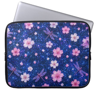 Träumerische Blütennacht mit Kirschblüten und Drac Laptopschutzhülle