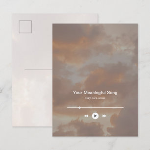 Träumerischer minimalistischer Musikplayer und Lie Postkarte