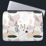 Traumfelder | Monogram Laptop Sleeve<br><div class="desc">Unsere Kollektion Fields of Dreams präsentiert moderne Aquarellbilder und Layouts gepaart mit handgeschriebenem, individuellem Skript und eleganten Schriftart. Blumenbilder in Creme, Rose und saftiges Grün sind sehr modern und elegant, ebenso wie Hintergründe in den gleichen Farben. Diese Sammlung hat Gegenstände, die an der Hochzeitssuite vorbeigehen und an persönliche Gegenstände übergeben...</div>