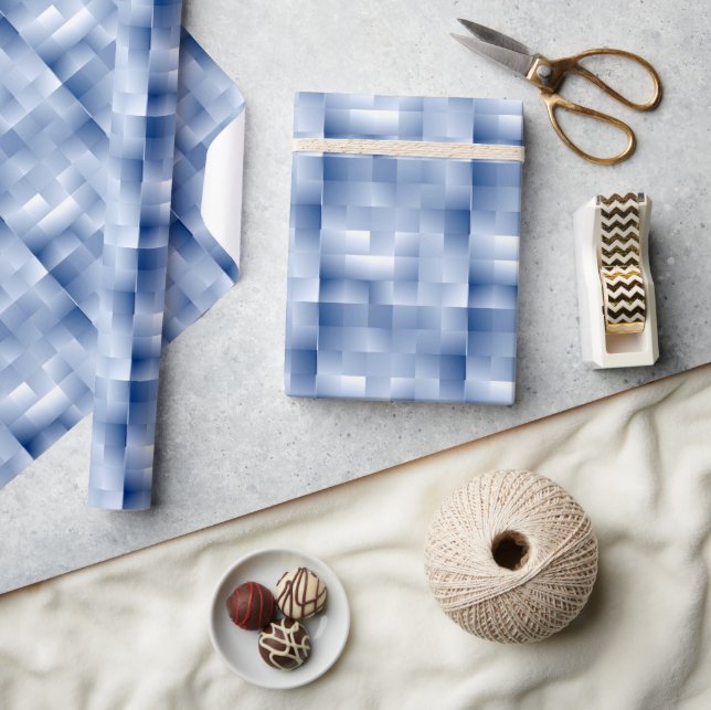 Traumhafte blaue Töne in einem quadratischen Muste Geschenkpapier (Kunsthandwerk)