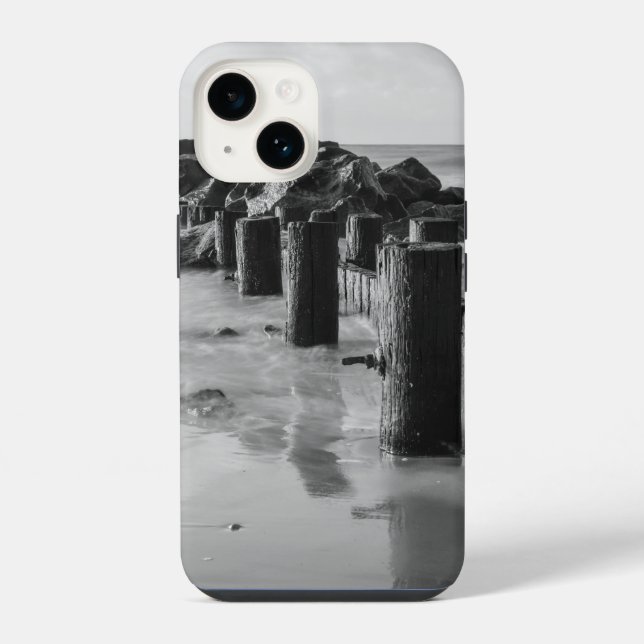 Traumhafte Seemauer Graustufen iPhone Hülle (Rückseite)