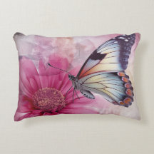 Traumhafter Schmetterling auf floraler Leinwand