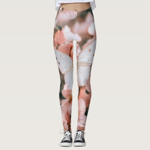 Traumhafter weißer Schmetterling auf sanften rosa  Leggings