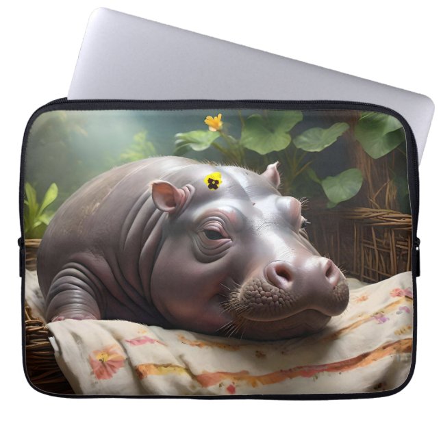 **"Träumskorb: Ein Baby Hippo's Cosy Nickerchen"** Laptopschutzhülle (Vorderseite)