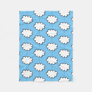 Traumwolken auf Strings Fleecedecke