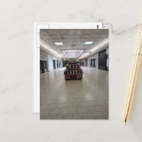 Trauriger, aufgegebener Einkaufszentrum Liminaler