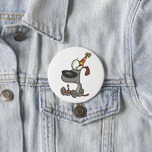 Trauriger Geburtstagshund-Cartoon mit Cupcake Button