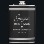 Trauzeuge Custom Personalisiert Wedding Party Flachmann<br><div class="desc">Trauzeuge Custom Personalisiert Name Wedding Party Flask zeigt den Namen des Trauzeugen mit den Namen des Brautpaares und das Hochzeitstermin mit einem kleinen Liebe Herz. Maßgeschneidert für den Trauzeuge. Designed by ©2024 Evco Studio www.zazzle.com/store/evcostudio</div>