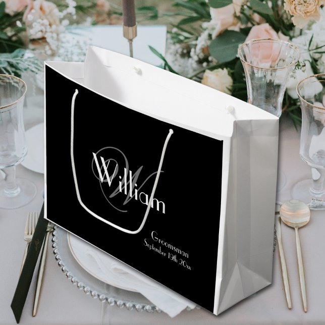 Trauzeuge-Geschenk Skriptmonogramm Name Chic Black Große Geschenktüte (Groomsman Monogram with Name and Elegant Script Black Large Gift Bag.)