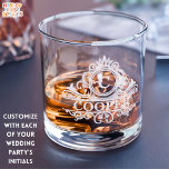 Trauzeuge-Geschenkartikel Monogramm erste klassisc Whiskyglas<br><div class="desc">Lassen Sie Ihre Trauzeugen sich wie Rockstars fühlen, mit diesen ganz eigenen Whiskey-Rock-Gläsern, die sich perfekt für Ihre Trauzeuge und Trauzeugen eignen. Dieses personalisierte Glas ist ein ideales Geschenk für ihn, Papa oder jeden Mann, der einen guten Bourbon genießt. Ob es um einen Trauzeugen-Vorschlag, Bachelor-Party oder Hochzeitsgeschenke geht, diese Brille...</div>