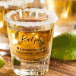 Trauzeuge Hochzeitstag und Personalisierte Namen Schnapsglas<br><div class="desc">Personalisiertes Glas für Ihren Trauzeuge - ein schönes Hochzeitsgeschenk für Ihre Hochzeitsfeier. Stilvolles,  minimalistisches Design in moderner,  schwarzer Typografie. Die Namensvorlage ist Set bereit für Sie,  um mit dem Namen Ihres Trauzeugen,  der Braut und Bräutigam Namen und das Hochzeitstermin anpassen.</div>