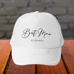 Trauzeuge Personalisiert Chic Minimalistische Hoch Truckerkappe<br><div class="desc">Dieser schicke,  schlichte Trauzeuge,  der Ihren Namen unter eleganter schwarzer Typografie wiederspiegelt. Diese eleganten,  modernen Brautparty-Hüte eignen sich für Ihre Hochzeit oder Junggesellenabend.</div>