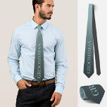 Trauzeuge Vorschlag Hochzeit Krawatte<br><div class="desc">Diese exquisite personalisierte Krawatte zeigt das Wort "Trauzeuge" in hellblauer Farbe mit dunkelblauen und hellblauen Farbverlaufen. Es bietet eine Mischung aus Spaß, Eleganz und Stil, um Ihre Hochzeitsfeier oder Bachelor-Party-Kleidung zu verbessern. Es ist eine wunderbare Art, Ihre Freunde zu Trauzeugen einzuladen oder eine humorvolle Touch zu Hochzeitsfeiern zu hinzufügen und...</div>