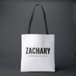 Trauzeugen gibt Masculine Wedding Party Trauzeuge<br><div class="desc">Dieser stilvolle Trauzeuge Tote-Sack enthält den Namen, den Titel und das Datum der Trauzeugen, die in einer minimalistisch fett gedruckten Typografie geschrieben sind. Fügen Sie einfach die Namen der Trauzeugen, ihren Titel und ihr Datum in den personalize-Bereich, um Ihre eigenen Hochzeitsgeschenke zu erstellen. Obwohl hier als Trauzeuge Tote Tasche, leicht...</div>