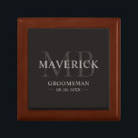 Trauzeugen gibt Monogram-Gastgeschenke Hochzeiten- Erinnerungskiste<br><div class="desc">Die Geschenkboxen aus braunem Trauzeuge aus Holz mit den Namen, Initialen, Titeln und Datteln der Trauzeugen in einer trendigen, minimalistischen Typografie. Fügen Sie einfach die Namen der Trauzeugen, deren Initialen, Titel und Datum in den Personalize-Bereich ein, um Ihre eigenen Gastgeschenke Hochzeiten zu erstellen. Obwohl hier als Trauzeuge Geschenkboxen, leicht anpassen...</div>