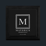Trauzeugen verleiht Elegantes Hochzeitsslittschen  Erinnerungskiste<br><div class="desc">Diese stilvolle Geschenkboxen aus schwarzem Trauzeuge enthält den Namen der Trauzeugen, den mit Monogramm Initial, den Titel und das Datum, die in einer trendigen, weiße minimalistischen Typografie geschrieben sind. Fügen Sie einfach die Namen der Trauzeugen, Initial, Titel und Datum in den personalize-Bereich, um Ihre eigene Hochzeitsfeier Geschenk zu erstellen. Obwohl...</div>