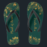 Trauzeugin Emerald Green & Gold Foliage Flip Flops<br><div class="desc">Diese wunderschönen smaragdgrünen und goldgrün blättrigen Trauzeuginnen-Flip-Flops sind mit goldenem Blattmuster und moderner Typografie auf zeitlos dunkelgrünem Hintergrund ausgestattet. Es ist ein schönes Geschenk für Ihr Brautparty. Anzeigen der Auflistung auf dieser Seite, um passende Elemente zu finden. Staffel es mit deinen Informationen anpassen. Wenn Sie gewollt haben, um den Stil,...</div>