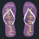 Trauzeugin Gelb und Lila Flip Flops<br><div class="desc">Golden Yellow White Stripes Pattern - Ändern Sie die Farbe, indem Sie auf Anpassen klicken. Und sagen Sie alles, was Sie gewollt haben. Machen Sie diese eine Art Flip Flops, die Ihre Nachricht auf ihnen haben. Sei das Gerede vom Strand! Personalisiert mit Ihrem Namen oder was auch immer und Titel...</div>