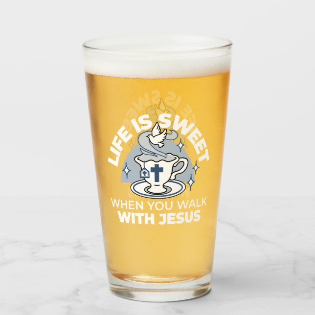 Treatment of the Faithful Living Art - Teacup with Glas (Vorne (Gefüllt))