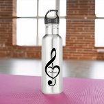 Treble Clef Heart Musiknote Personalisiert Edelstahlflasche<br><div class="desc">Dieses musikalische Design ist die perfekte Geschenkidee für Sänger,  Musiker,  Musiker oder alle,  die Lieben machen.</div>
