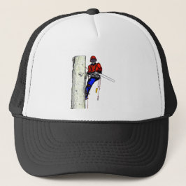 Tree Chirurg Arborist am Werk zur Zeit Chainsaw Truckerkappe