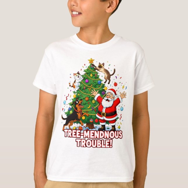 Tree-mendous Trouble: Santa’s Chaotic Christmas Cr T-Shirt (Vorderseite)