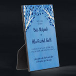 Tree of Life Stars Custom Bat Bar Mitzvah Sign Fotoplatte<br><div class="desc">Ein kleines Zeichen, um die Gäste zu einem Fledermausmitzvah, Bar mitzvah oder anderen jüdischen Feiern zu empfangen! Handgemachte Kunst für Sie! Vollständig anpassbar! Klicken Sie auf "Personalisieren" oben, um den Text zu bearbeiten. Klicken Sie auf "Bearbeiten mit dem Designwerkzeug", um die Schriftart, Farben und Einstellungen anzupassen und um Text hinzuzufügen,...</div>