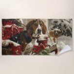Treeing Walker Coonhound Dog Christmas Festive Strandtuch<br><div class="desc">Ideal für Hundeliebhaber und Hundemütter. Dieses festliche Thema vereint die Freude und den Geist der Saison mit spielerischen und liebenswerten kaninischen Illustrationen, die mit Urlaubsszakenten verziert sind. Ideal als Geschenk für Hundefreunde, die eine charmante Touch zu Weihnachtsdekor und Geschenken hinzufügen. Feiern Sie die Saison mit einem Design, das die Bindung...</div>