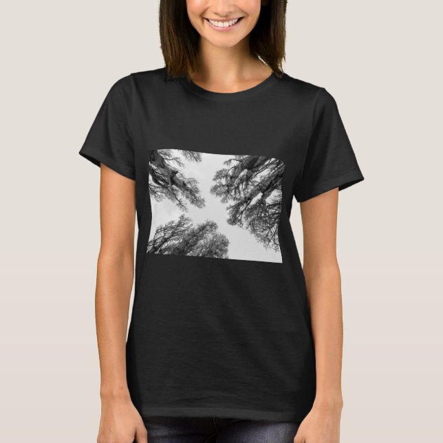 Trees reaching to sky T-Shirt (Vorderseite)