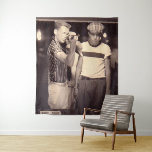 Treffe das Ziel und gewinne eine Kewpie-Puppe Wandteppich