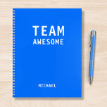 Treffen der Personalisierten Notes des Funny Team Notizbuch<br><div class="desc">Funny Team Personalisiert Notes Office Meeting Notebook enthält den Text "Team Phantastisch" mit Ihrem personalisierten Namen unten auf einem genderneutralen neonblauen Hintergrund. Personalisieren Sie diese,  indem Sie den Text in dem dafür vorgesehenen Textfeld bearbeiten. Entwickelt für Sie von ©Evco Studio www.zazzle.com/store/evcostudio</div>