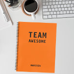 Treffen der Personalisierten Notes des Funny Team Notizbuch<br><div class="desc">Funny Team Personalisiert Notes Office Meeting Notebook enthält den Text "Team Phantastisch" mit Ihrem personalisierten Namen unten auf einem orangen Hintergrund. Personalisieren Sie diese,  indem Sie den Text in dem dafür vorgesehenen Textfeld bearbeiten. Entwickelt für Sie von ©Evco Studio www.zazzle.com/store/evcostudio</div>