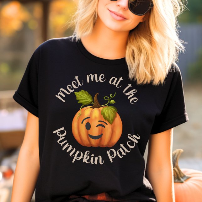 Treffen Sie mich am Pumpkin Patch Winking Pumpkin T-Shirt (Meet Me At The Pumpkin Patch Winking Pumpkin Fun and Trendy Autumn/ Fall T-Shirt)